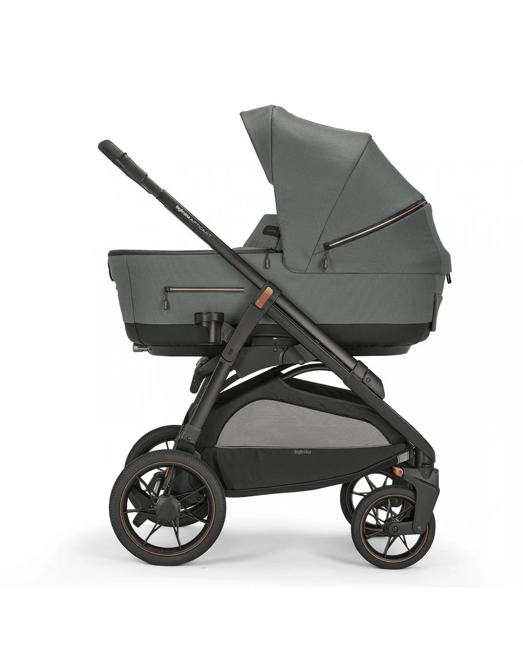 Aptica Xt System Quattro Con Seggiolino Cab E Telaio - Colore Taiga Green - Inglesina 2 Aptica Xt System Quattro Con Seggiolino Cab E Telaio - Colore Taiga Green - Inglesina - immagine 2