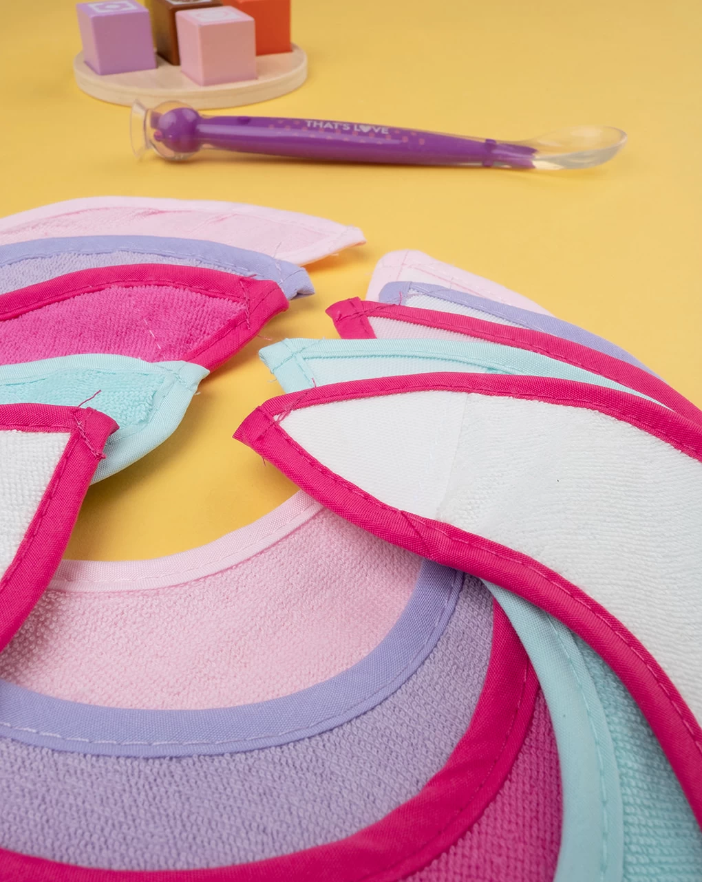 Pack 5 Bavaglini Grandi In Spugna Plastificati 3 Pack 5 Bavaglini Grandi In Spugna Plastificati - immagine 3